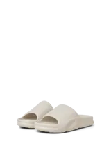 Sandalia de EVA acolchada color beige, diseñada para comodidad en playa o piscina.