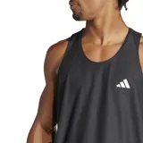 Musculosa deportiva negra de Adidas, modelo Own the Run, con logo blanco en el pecho y tecnología Aeroready.
