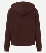 Campera deportiva marrón de modal, con capucha ajustable con cordón, cierre frontal con cremallera y bolsillos laterales.