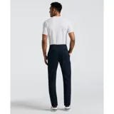 Pantalón cargo azul marino de gabardina, corte recto, con bolsillos laterales con solapa y bolsillos traseros.