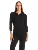 Buzo negro de tejido acanalado, con cuello tipo polo con solapa y botones, y mangas tres cuartos.