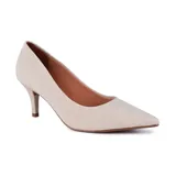Zapato de vestir Korium color dorado brillante, con punta fina y taco kitten heel. Ideal para un look casual elegante.