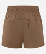 Short deportivo femenino color marrón topo, estilo runner, con cintura elástica y aberturas redondeadas en los laterales.