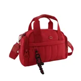 Cartera de diseño urbano marca Las Oreiro, modelo Love, en color negro con acabado acolchado. Presenta doble asa de mano y una correa larga regulable y desmontable con el logo de la marca. Incluye un colgante decorativo con la inscripción 'my love' en color rojo y cierre principal con compartimentos internos.