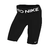 Short deportivo negro de tiro alto, con cintura elástica ancha con la inscripción "PRO NIKE" en blanco. Logo de Nike estampado en blanco en la pierna izquierda.