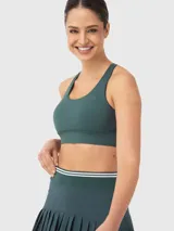 Top deportivo de sujeción baja color verde oscuro, con espalda deportiva y almohadillas removibles.