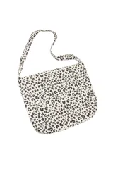 Bolso tipo tote bag con estampado de leopardo en blanco y negro, con correa para el hombro.