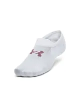 Medias deportivas Under Armour Essential Ultralight, color blanco con logo en el empeine.