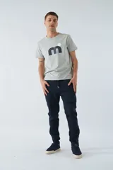 Pantalón de jogging negro de felpa con logo estampado y en goma, bolsillos con cierre, cierres en los tobillos, cintura ajustable y puños.