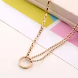 Collar de acero quirúrgico plateado con doble cadena, una de eslabones y otra de bolitas, con dije de aro.