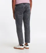 Pantalón de jean masculino, modelo slim cropped, con bolsillos delanteros y traseros.