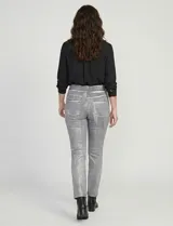 Jegging de corte slim, color gris metalizado, con pretina ancha elastizada y bolsillos delanteros y traseros.