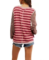 Remera de manga larga con rayas horizontales rosas y marrones.