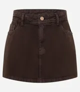 Short pollera corto femenino de sarga color rosa pálido, con cintura con trabillas, bolsillos y cierre delantero tradicional.