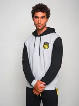 Canguro gris con mangas y capucha negras, con escudo del Club Atlético Peñarol en el pecho.