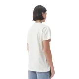 Remera color crudo de corte recto, con estampado de flores y el logo de la marca en el frente.