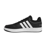 Championes Adidas de hombre, modelo Hoops 3.0, color negro con detalles en blanco. Capellada de cuero sintético con las tres tiras clásicas de Adidas en los laterales. Suela de goma. Código: GY5432