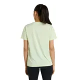 Remera deportiva New Balance color verde claro, de corte clásico y mangas cortas. Presenta el logo de la marca reflectante en el pecho.