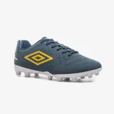 Championes de fútbol Umbro Neo Striker negros con logo blanco.