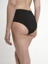 Bombacha tiro alto de microfibra color negro.