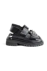 Sandalias de cuero color verde oliva con suela track y hebillas plateadas.