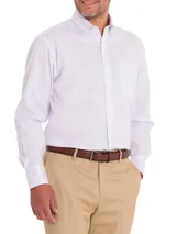Camisa de hombre RKF Cityscape, de manga larga, corte regular y cuello americano abotonado. Diseño a cuadros pequeños en tonos blanco y celeste.
