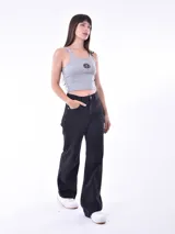 Musculosa corta gris de algodón con logo estampado en el pecho.