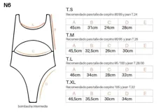 Traje de baño entero celeste con estampado geométrico en la parte inferior.