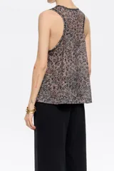 Musculosa estampada con cuello redondo y espalda deportiva.