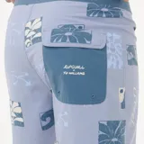 Bermuda de baño Rip Curl Mirage Aots Ty Williams, color celeste con estampado de motivos playeros en tonos azules y beige.