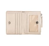 Monedero Terrano color rosa con textura símil cuero de reptil y cierre superior con cremallera.