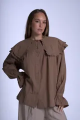 Camisa verde claro con doble cuello Claudine con volado y puños Oxford.