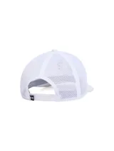 Gorro deportivo Under Armour blanco de malla con logo en el frente.