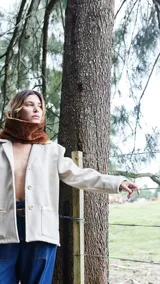 Cuello de corderito marrón.