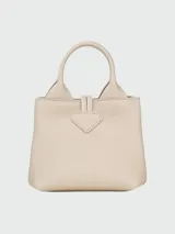 Bolso Longchamp modelo Le Roseau XS, color beige, con doble asa corta y correa larga extraíble.
