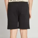 Short deportivo negro de corte recto.