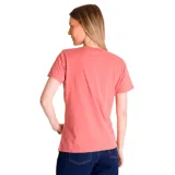 Remera rosa de algodón con cuello redondo y mangas cortas. Logo de CAT estampado en el pecho.