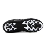 Championes de fútbol Dalponte modelo Valencia, color negro con detalles en gris y logo de Brasil.