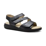 Sandalia casual negra con tres tiras horizontales con velcro y suela plana.