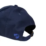 Gorra de béisbol azul marino con logo de Umbro bordado en rojo y la inscripción "Nacional" en azul.