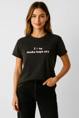 Remera color crema de algodón con cuello redondo y estampado con la frase "In my inner peace era" en letras negras.