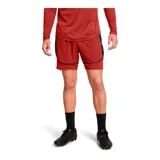 Short deportivo Under Armour Challenger Pro color rojo con paneles laterales negros y ribete negro en el ruedo.