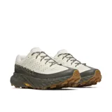 Zapatillas de trail running Merrell Agility Peak 5, color crema con detalles en gris oscuro y suela Vibram Megagrip marrón.