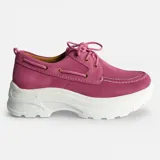 Zapatos náuticos color rosa con cordones y suela chunky blanca.