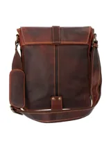 Maletín bandolera unisex color marrón, fabricado en cuero natural engrasado. Cuenta con cierre con broche, compartimento principal acolchado para dispositivo, bolsillo con cierre de cremallera y correa con almohadilla acolchada para hombro.