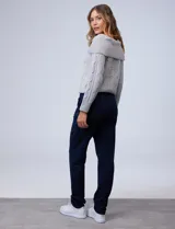 Pantalón de yoga azul marino, de corte recto y cintura elástica.