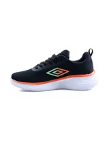 Championes de running Umbro Spice para mujer, color negro con detalles en naranja y blanco. Presentan el logo de la marca en el lateral y suela de goma con tecnología de amortiguación.