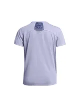 Remera deportiva Under Armour color lila, de corte clásico, manga corta y cuello redondo.