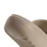 Ojotas Adidas Adilette Lumia color beige con logo Adidas en la plantilla.