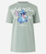 Remera verde clara de algodón con estampado de Stitch comiendo un helado y la frase "Gelato & Fun".